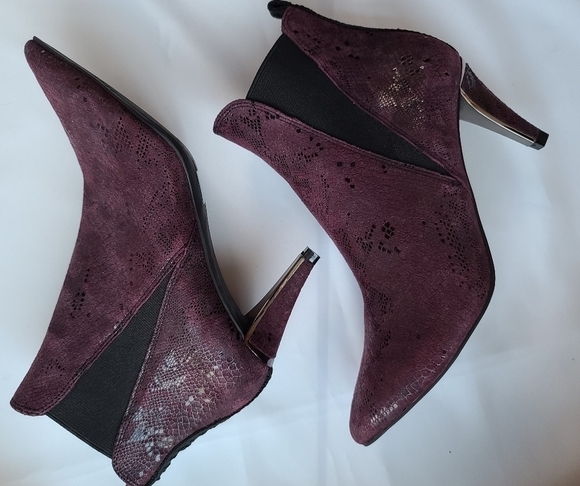 DKNY New Alani Booties Garnet Red Leather Slip On Snake Print Heel Size 7.5 - Picture 10 of 16